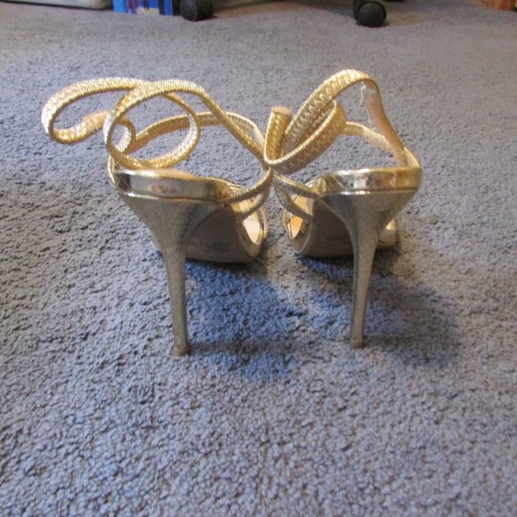 New In Box Lulus Adelle 6 Gold Dressy Ankle Strap 4" Heels Shimmers - Picture 4 of 4